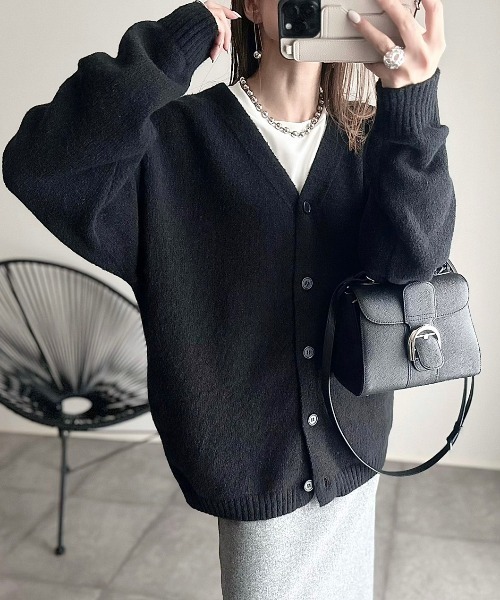 Ada.(エイダ)の「【上品ふわふわ素材】ロングシーズン着回し抜群◎ オーバーサイズ モヘア タッチ カーディガン(カーディガン/ボレロ・レディース・ブラウン/ピンク/グリーン/ブラック/アイボリー/ブルー/ライトブルー/ミント/カーキ/チャコール・FREE)」の3枚目の写真
