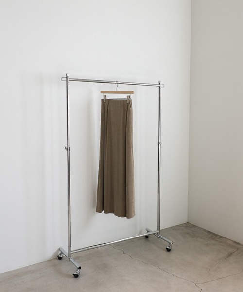 select MOCA（セレクトモカ）の「【サイズ展開あり】シャイニーストレッチナローロングスカート（スカート・レディース・グレー/ダークブラウン/ホワイト/ブラック/グレイッシュベージュ・FREE/SMALL/LARGE）」の6枚目の写真