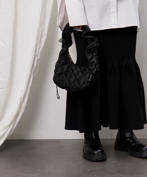 OUTDOOR PRODUCTS(アウトドアプロダクツ)の「OUTDOOR PRODUCTS × Firsthand/アウトドアプロダクツ 別注ギャザーキルトハンドバッグ(ハンドバッグ・レディース・ホワイト/ピンク/ブラック/オリーブ・ONE SIZE)」の9枚目の写真