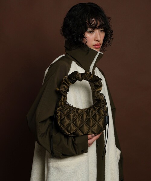 OUTDOOR PRODUCTS(アウトドアプロダクツ)の「OUTDOOR PRODUCTS × Firsthand/アウトドアプロダクツ 別注ギャザーキルトハンドバッグ(ハンドバッグ・レディース・ホワイト/ピンク/ブラック/オリーブ・ONE SIZE)」の21枚目の写真