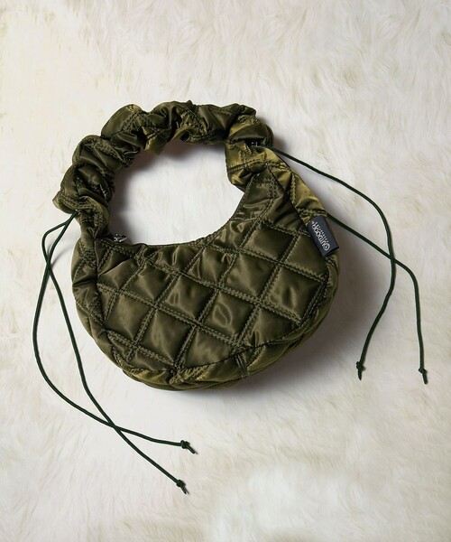 OUTDOOR PRODUCTS(アウトドアプロダクツ)の「OUTDOOR PRODUCTS × Firsthand/アウトドアプロダクツ 別注ギャザーキルトハンドバッグ(ハンドバッグ・レディース・ホワイト/ピンク/ブラック/オリーブ・ONE SIZE)」の3枚目の写真