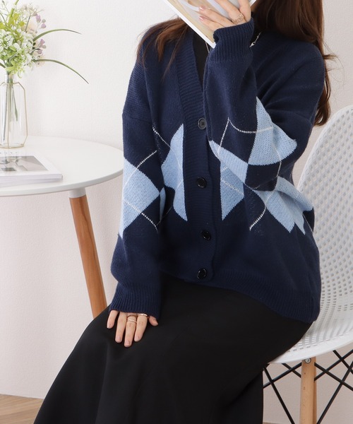 Lace Ladies(レースレディース)の「アーガイル柄Vネックゆるニットカーディガン(ニット/セーター・レディース・ネイビー/ベージュ・FREE)」の7枚目の写真