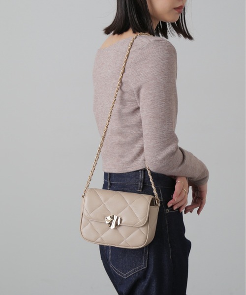 FREE'S MART(フリーズマート)の「◆メタルフラップバッグ(ショルダーバッグ・レディース・ブラック/ベージュ・フリ-)」の1枚目の写真