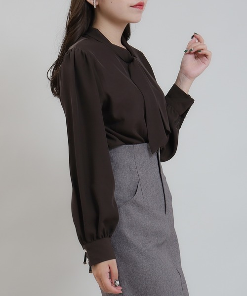 ASTORIA ODIER(アストリアオディール)の「リボンタイ装飾ボタンブラウス(シャツ/ブラウス・レディース・ピンクベージュ/ホワイト/ブラウン/ラベンダー/ダークグリーン/ライトグレー・MEDIUM)」の18枚目の写真