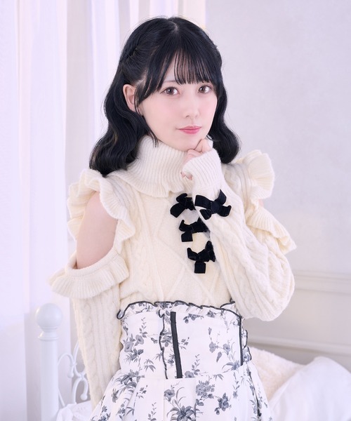 Pal elfy(パルエルフィー)の「肩あきリボンニット(ニット/セーター・レディース・オフホワイト/ブラック・フリー)」の3枚目の写真