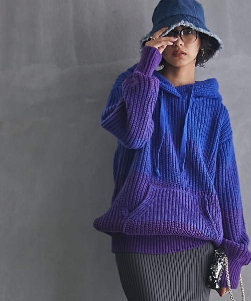 GEVS.（ジェイヴィス）の「＜大きいサイズ＞ グラデーションニットパーカー GEVS.（ニット/セーター・レディース・ブルー系/ピンク系/パープル系・L/LL/3L/4L/5L）」の4枚目の写真