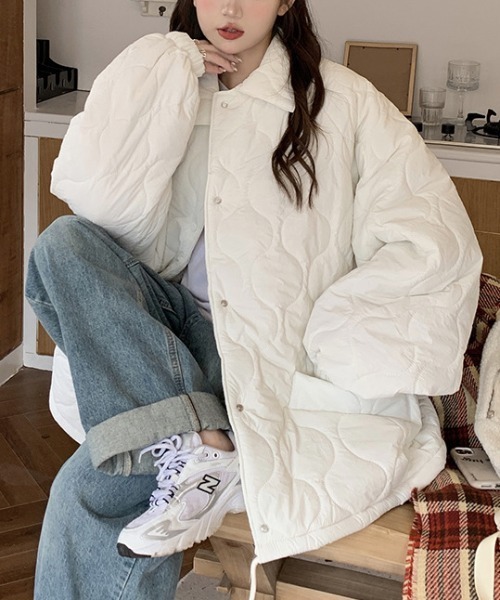 ENLIKE（エンリケ）の「オーバーサイズウェービーキルティングジャケット（その他アウター・レディース・ホワイト/ブラック/イエロー・FREE）」の2枚目の写真