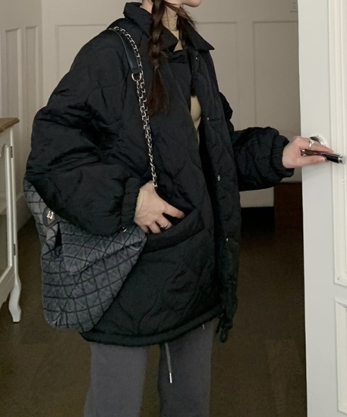 ENLIKE（エンリケ）の「オーバーサイズウェービーキルティングジャケット（その他アウター・レディース・ホワイト/ブラック/イエロー・FREE）」の4枚目の写真