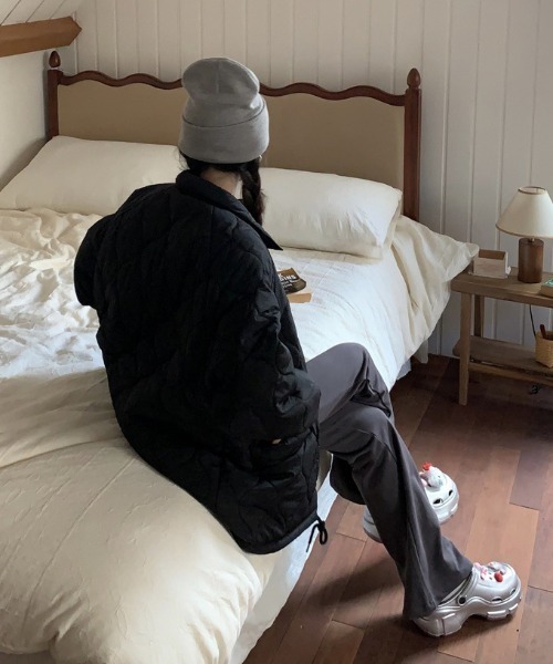 ENLIKE（エンリケ）の「オーバーサイズウェービーキルティングジャケット（その他アウター・レディース・ホワイト/ブラック/イエロー・FREE）」の7枚目の写真