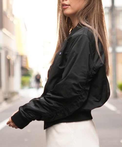 ROXY(ロキシー)の「ROXY/ロキシー ショート丈 MA-1 ギャザースリーブ RJK241058(MA-1・レディース・ブラック/カーキ/オフホワイト・L/M)」の8枚目の写真