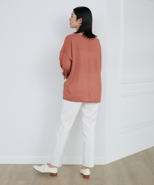 INED（イネド）の「ワイドシアーニットプルオーバー（ニット/セーター・レディース・ベージュ/ピンク/オフホワイト/ブラック・9号）」の15枚目の写真