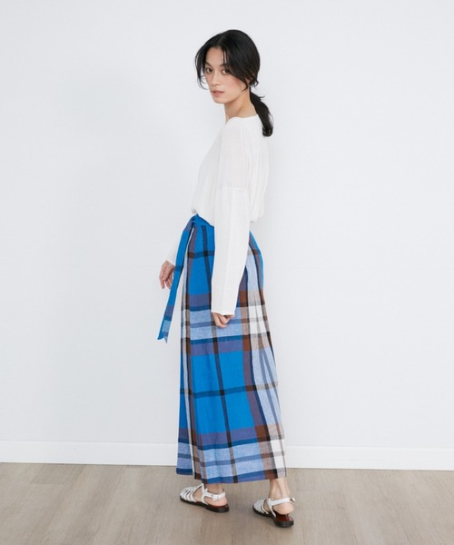 INED（イネド）の「ワイドシアーニットプルオーバー（ニット/セーター・レディース・ベージュ/ピンク/オフホワイト/ブラック・9号）」の8枚目の写真