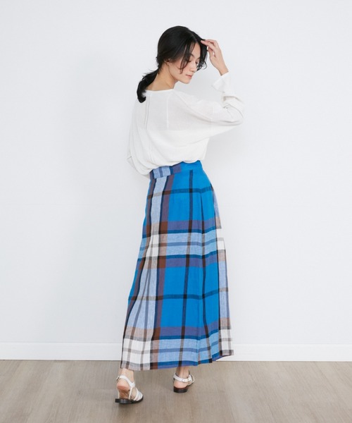 INED（イネド）の「ワイドシアーニットプルオーバー（ニット/セーター・レディース・ベージュ/ピンク/オフホワイト/ブラック・9号）」の10枚目の写真