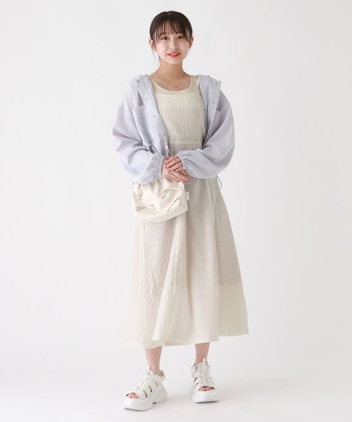 repipi armario（レピピ アルマリオ）の「バックリボンキャミワンピース（ワンピース・キッズ・アイボリー/ブラック/グレー・MEDIUM/LARGE）」の4枚目の写真