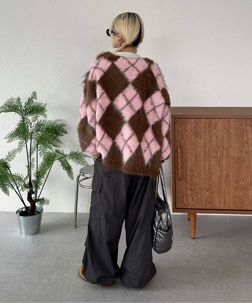 sedacle(セダクル)の「アーガイルニットルーズカーデ(カーディガン/ボレロ・メンズ・ブラック/ピンク/イエロー・SMALL/MEDIUM/LARGE)」の4枚目の写真