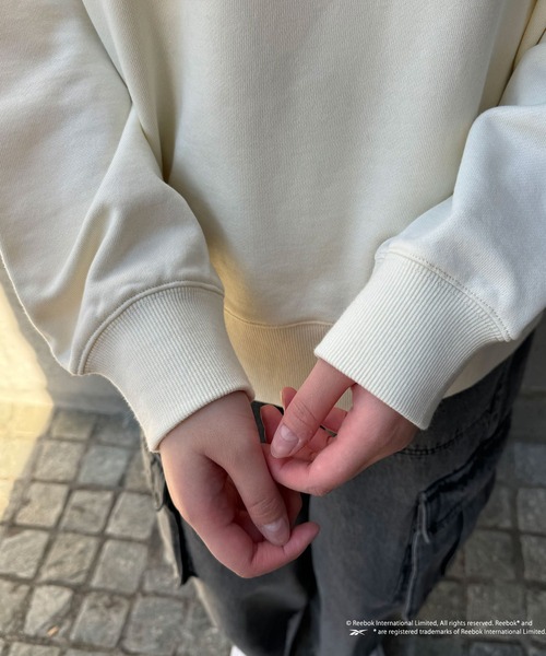 Reebok(リーボック)の「【WEB限定】【Reebok/リーボック】別注ワンポイント刺繍ロゴスウェット(スウェット・レディース・ライトグレー/ネイビー/アイボリー/ブラック・LARGE)」の21枚目の写真