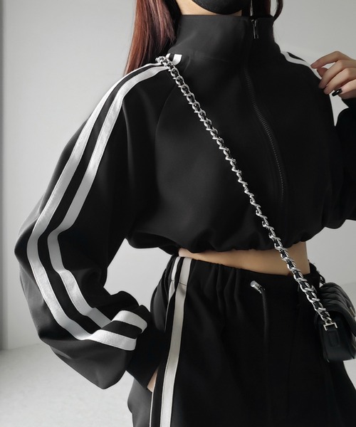 me+em select(ミームセレクト)の「【 選べる2タイプ/セットアップ着用可能 】2WAY サイドラインショートトラックジャケット(ブルゾン・レディース・ブラック/ブラック系1/ブラック系2・MEDIUM)」の6枚目の写真