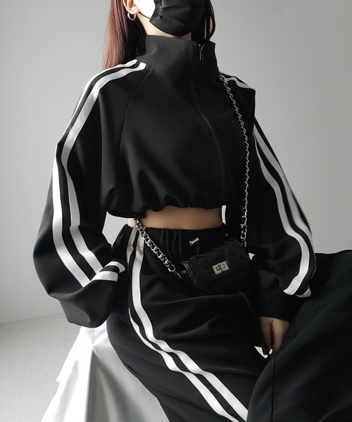 me+em select(ミームセレクト)の「【 選べる2タイプ/セットアップ着用可能 】2WAY サイドラインショートトラックジャケット(ブルゾン・レディース・ブラック/ブラック系1/ブラック系2・MEDIUM)」の10枚目の写真