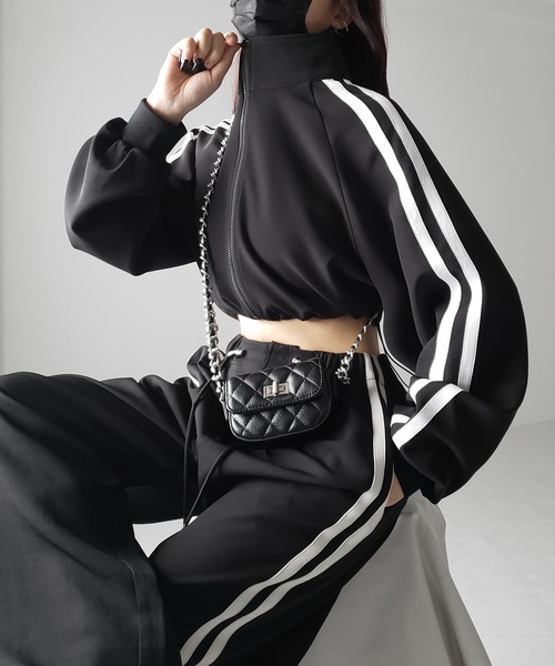 me+em select(ミームセレクト)の「【 選べる2タイプ/セットアップ着用可能 】2WAY サイドラインショートトラックジャケット(ブルゾン・レディース・ブラック/ブラック系1/ブラック系2・MEDIUM)」の9枚目の写真