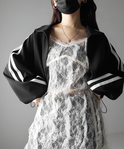 me+em select(ミームセレクト)の「【 選べる2タイプ/セットアップ着用可能 】2WAY サイドラインショートトラックジャケット(ブルゾン・レディース・ブラック/ブラック系1/ブラック系2・MEDIUM)」の15枚目の写真