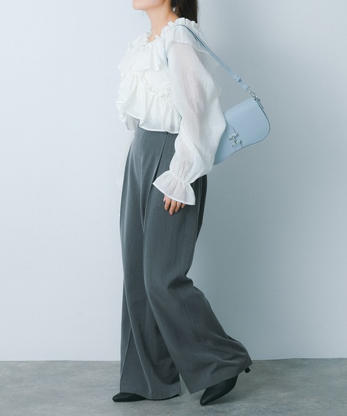 HEYUMM(ヘユム)の「2WAYクロスフリルブラウス(シャツ/ブラウス・レディース・イエロー/チャコールグレー/オフホワイト・ONE)」の18枚目の写真