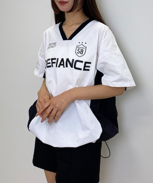 INGNI(イング)の「裾ドロストナイロンチュニックトップス/A(その他トップス・レディース・ブラック×ホワイト/ピンク系7/ホワイト×ブラック・M)」の4枚目の写真