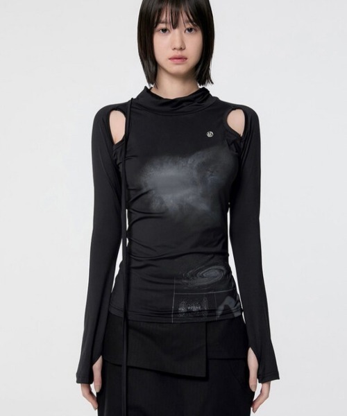 FLAREUP(フレアアップ)の「韓国ブランド FLAREUP フレアアップ Cut-out Turtleneck Long Sleeve (FL-112) カットアウトトップス タートルネック 長袖トップス 長袖Tシャツ ロンT プリントTシャツ スリムトップス 韓国ファッション ストリートファッション テック系ファッション(Tシャツ/カットソー・レディース・ホワイト/ブラック・ONE SIZE)」の14枚目の写真