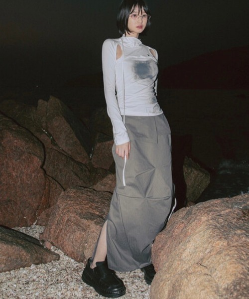 FLAREUP(フレアアップ)の「韓国ブランド FLAREUP フレアアップ Cut-out Turtleneck Long Sleeve (FL-112) カットアウトトップス タートルネック 長袖トップス 長袖Tシャツ ロンT プリントTシャツ スリムトップス 韓国ファッション ストリートファッション テック系ファッション(Tシャツ/カットソー・レディース・ホワイト/ブラック・ONE SIZE)」の20枚目の写真