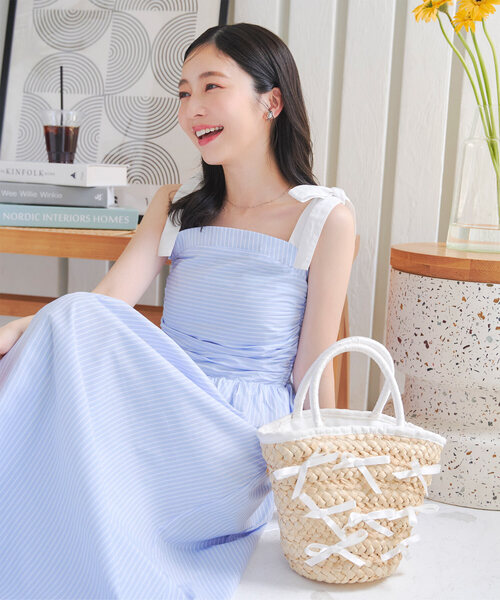KOBE LETTUCE(コウベレタス)の「ショルダーリボンストライプワンピース(ワンピース・レディース・サックスブルー系/ホワイト×ブラック/ブラック×ホワイト・M)」の3枚目の写真