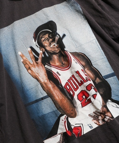 THRIFTY LOOK(スリフティールック)の「【THRIFTY LOOK スリフティールック】 THRIFTY "MICHAEL JORDAN" TEE マイケルジョーダン/ユーズドライクTシャツ(Tシャツ/カットソー・メンズ・ブラック系1/ブラック系3/ブラック系2/ブラック・X-LARGE/XX-LARGE/LARGE/MEDIUM)」の11枚目の写真