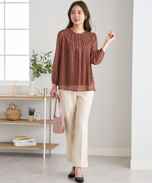 BELLUNA PLUS(ベルーナ)の「シフォン重ねタック使い小紋柄ブラウス(シャツ/ブラウス・レディース・アイボリー系/テラコッタ/ネイビー系・X-LARGE/LARGE/MEDIUM)」の7枚目の写真