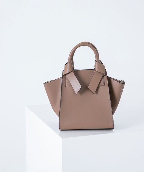 NATURAL BEAUTY BASIC（ナチュラルビューティーベーシック）の「◇【Oggi掲載】リボンハンドルトート（トートバッグ・レディース・ブラック/ベージュ/ブルー/ブラック系その他・ﾌﾘ-）」の4枚目の写真