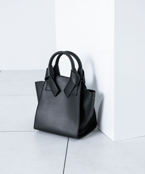 NATURAL BEAUTY BASIC（ナチュラルビューティーベーシック）の「◇【Oggi掲載】リボンハンドルトート（トートバッグ・レディース・ブラック/ベージュ/ブルー/ブラック系その他・ﾌﾘ-）」の2枚目の写真