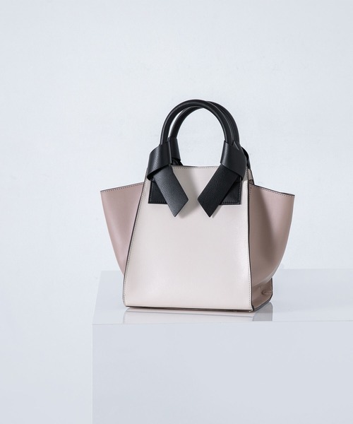 NATURAL BEAUTY BASIC（ナチュラルビューティーベーシック）の「◇【Oggi掲載】リボンハンドルトート（トートバッグ・レディース・ブラック/ベージュ/ブルー/ブラック系その他・ﾌﾘ-）」の5枚目の写真