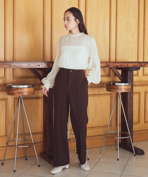 earth music&ecology（アースミュージックアンドエコロジー）の「センターシームパンツ（スラックス・レディース・ブラック/ライトベージュ/チョコ・S/M）」の20枚目の写真