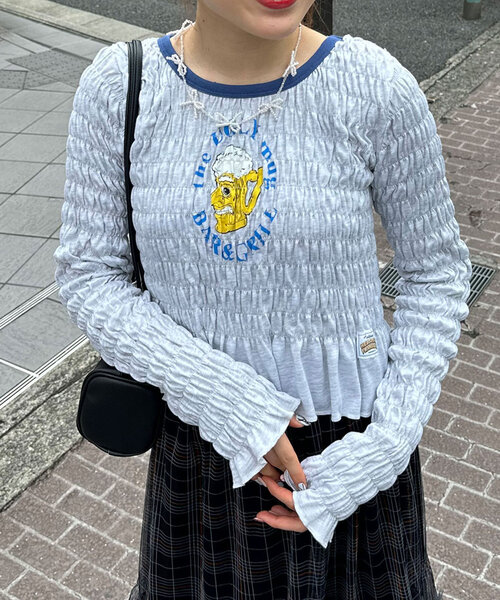 HELLO.SANFRANCISCO（ハローサンフランシスコ）の「【HELLO.SANFRANCISCO/ハローサンフランシスコ】コラボASSシャーリングリンガーTEE（Tシャツ/カットソー・レディース・グレー/イエロー・ONE SIZE）」の2枚目の写真