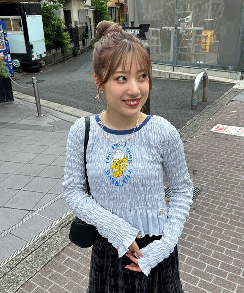 HELLO.SANFRANCISCO（ハローサンフランシスコ）の「【HELLO.SANFRANCISCO/ハローサンフランシスコ】コラボASSシャーリングリンガーTEE（Tシャツ/カットソー・レディース・グレー/イエロー・ONE SIZE）」の3枚目の写真