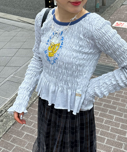 HELLO.SANFRANCISCO（ハローサンフランシスコ）の「【HELLO.SANFRANCISCO/ハローサンフランシスコ】コラボASSシャーリングリンガーTEE（Tシャツ/カットソー・レディース・グレー/イエロー・ONE SIZE）」の4枚目の写真