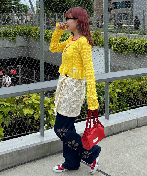 HELLO.SANFRANCISCO（ハローサンフランシスコ）の「【HELLO.SANFRANCISCO/ハローサンフランシスコ】コラボASSシャーリングリンガーTEE（Tシャツ/カットソー・レディース・グレー/イエロー・ONE SIZE）」の13枚目の写真