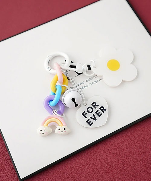 TONE SELECT GOODS（トーンセレクトグッズ）の「【urge select】カラフル フラワー×チェーン キーホルダー/バッグチャーム【マルチウェイ/6色展開】(ベル付き)（キーホルダー・レディース・ホワイト/グリーン/ピンク/パープル/イエロー/ピンク系・FREE）」の2枚目の写真