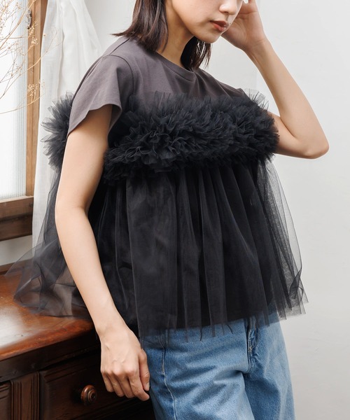 mili an deni（ミリアンデニ）の「チュールビスチェフレンチスリーブTシャツ（Tシャツ/カットソー・レディース・チャコールグレー/オフホワイト・M）」の8枚目の写真