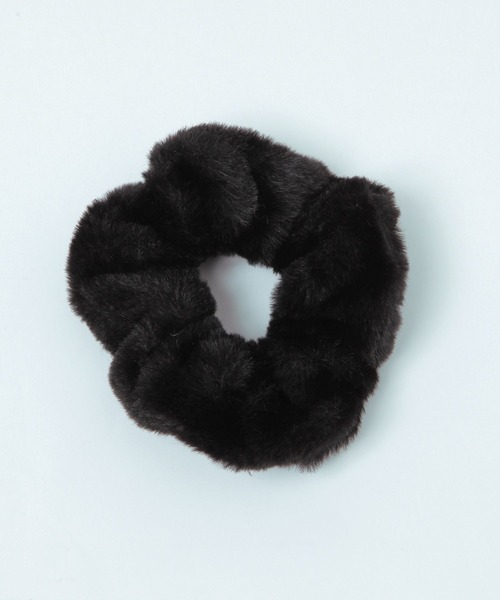 studio CLIP（スタディオクリップ）の「【daily CLIP】フェイクファーシュシュ（シュシュ・レディース・ブラック/その他1・FREE）」の2枚目の写真