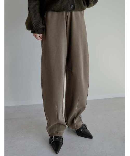 Re:EDIT（リエディ）の「[累計販売枚数2万枚突破][お気に入り数1.5万突破][低身長/高身長/大きいサイズ有][イージーケア]スムースダンボールバレルレッグパンツ（その他パンツ・レディース・ブラック/チャコールグレー/ブルー/ベージュ/グレー/ブラウン/アイボリー/グレー系その他2/ブラック系その他/グレー系その他・SHORT/MEDIUM/LARGE/SMALL/AM/TALL/X-LARGE）」の8枚目の写真