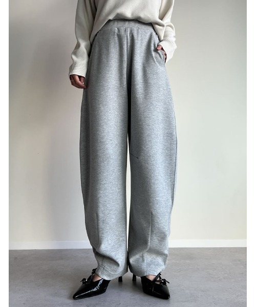 Re:EDIT（リエディ）の「[累計販売枚数2万枚突破][お気に入り数1.5万突破][低身長/高身長/大きいサイズ有][イージーケア]スムースダンボールバレルレッグパンツ（その他パンツ・レディース・ブラック/チャコールグレー/ブルー/ベージュ/グレー/ブラウン/アイボリー/グレー系その他2/ブラック系その他/グレー系その他・SHORT/MEDIUM/LARGE/SMALL/AM/TALL/X-LARGE）」の21枚目の写真