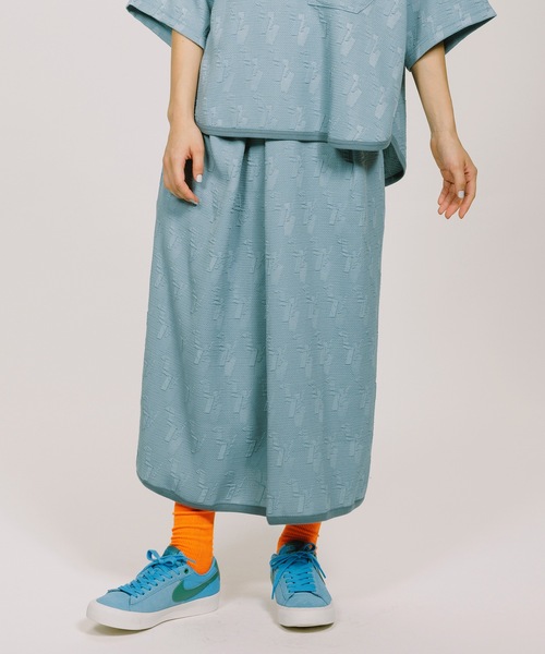 sneeuw(スニュウ)の「カット&フォールドスカート(スカート・レディース・アイボリー/サックスブルー・ONESIZE)」の1枚目の写真