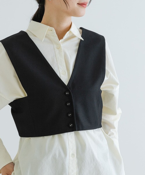 URBAN RESEARCH（アーバンリサーチ）の「Vネックショート丈ベスト（ベスト・レディース・ブラウン系その他/ブラック・FREE）」の3枚目の写真