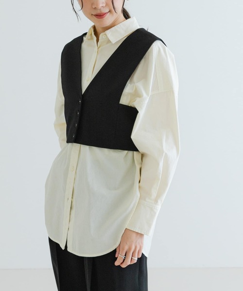 URBAN RESEARCH（アーバンリサーチ）の「Vネックショート丈ベスト（ベスト・レディース・ブラウン系その他/ブラック・FREE）」の4枚目の写真