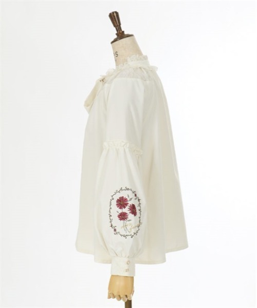 axes femme(アクシーズファム)の「ガーベラ刺繍ボリューム袖ブラウス(シャツ/ブラウス・レディース・ラベンダー/ネイビー/キナリ・FREE)」の20枚目の写真