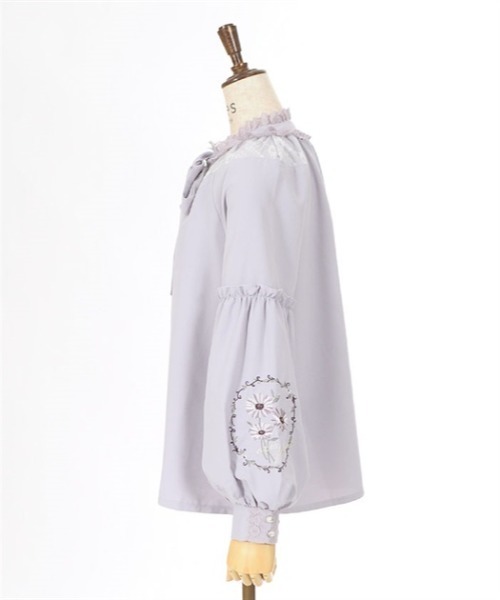 axes femme(アクシーズファム)の「ガーベラ刺繍ボリューム袖ブラウス(シャツ/ブラウス・レディース・ラベンダー/ネイビー/キナリ・FREE)」の15枚目の写真