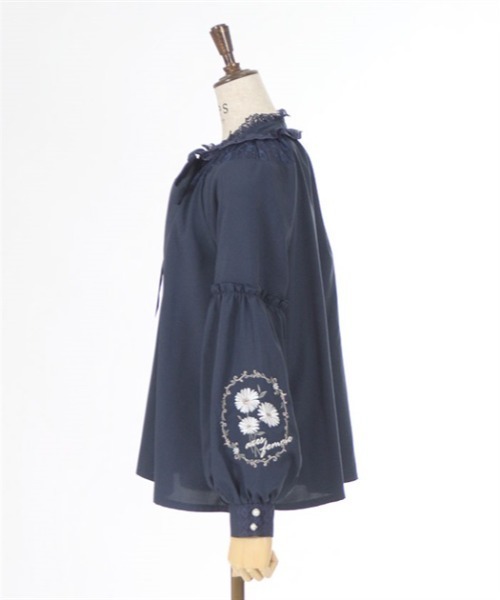 axes femme(アクシーズファム)の「ガーベラ刺繍ボリューム袖ブラウス(シャツ/ブラウス・レディース・ラベンダー/ネイビー/キナリ・FREE)」の17枚目の写真